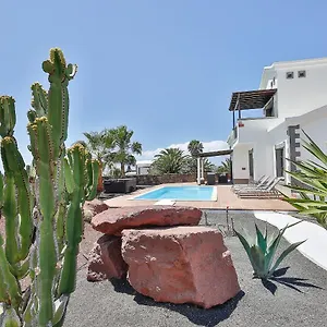 https://sea-winds-lanzarote.in-canary-islands.com
